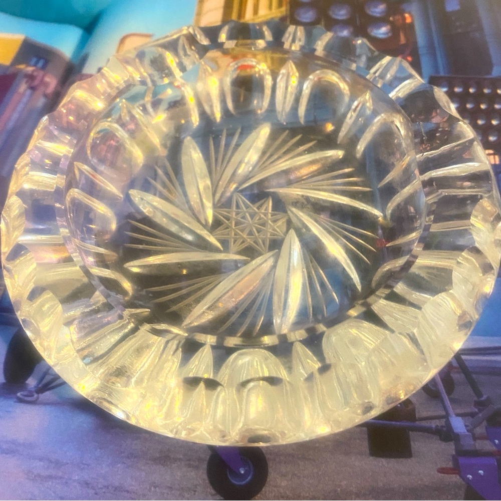 Vintage lead crystal ashtray cigar holder etched with three slots 8 point star